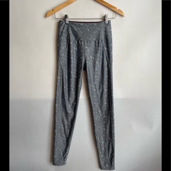 Maaji Activewear Printed Leggings Size Small Gray printed Athleisure - Picture 1 of 7